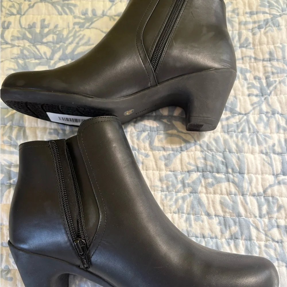 Women’s Easy Spirit Black Ankle Boots Size 7 - Picture 3 of 8